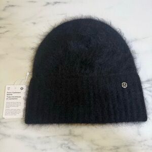 NWT Lululemon Fuzzy Cashmere Beanie in Black